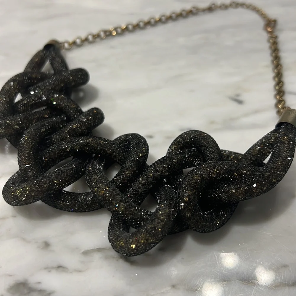 🖤 Beautiful Bib Necklace - Picture 2 of 4